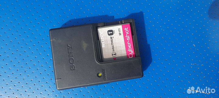 Зарядное устройство и аккумулятор sony