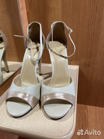 Босоножки натуральная кожа 37 новые