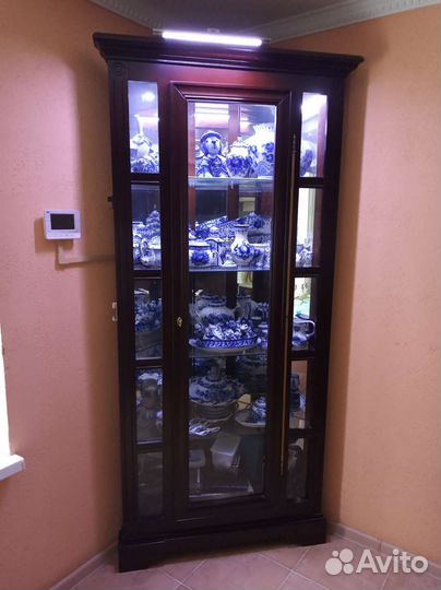Шкаф угловой витрина
