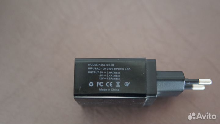 Зарядное устройство с 3 USB-портами и светодиодным