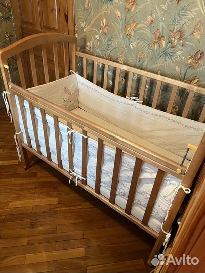 Детская кровать с бортиками и матрасом