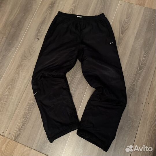 Нейлоновые штаны nike drill vintage едут обратно