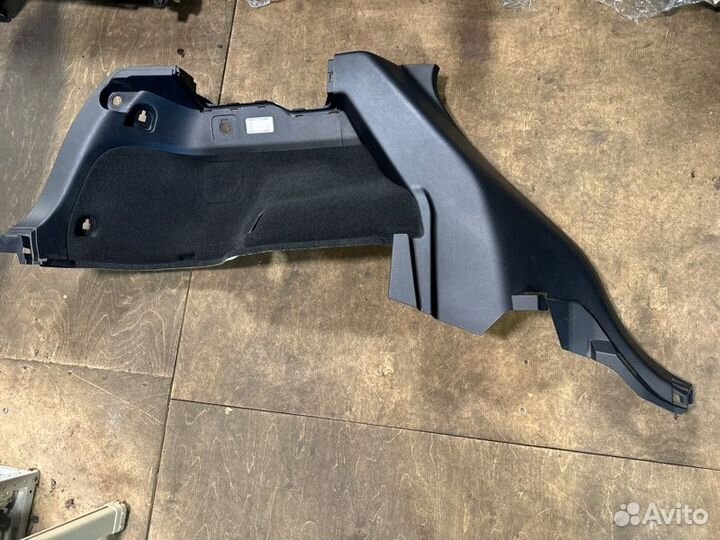 Обшивка багажника задняя левая Lexus Nx200 2016