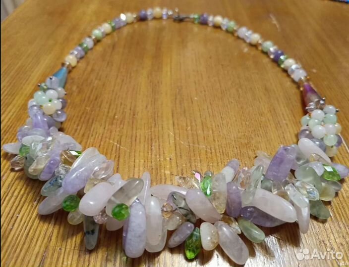 Колье или бусы с камнями