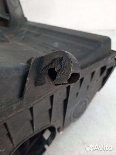 Корпус воздушного фильтра Volvo S40 седан 2.4