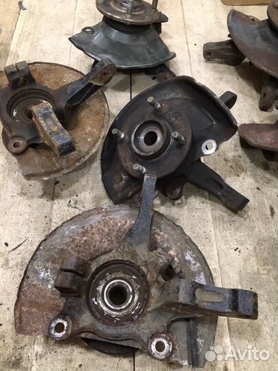 Кулак поворотный Mitsubishi Lancer 9