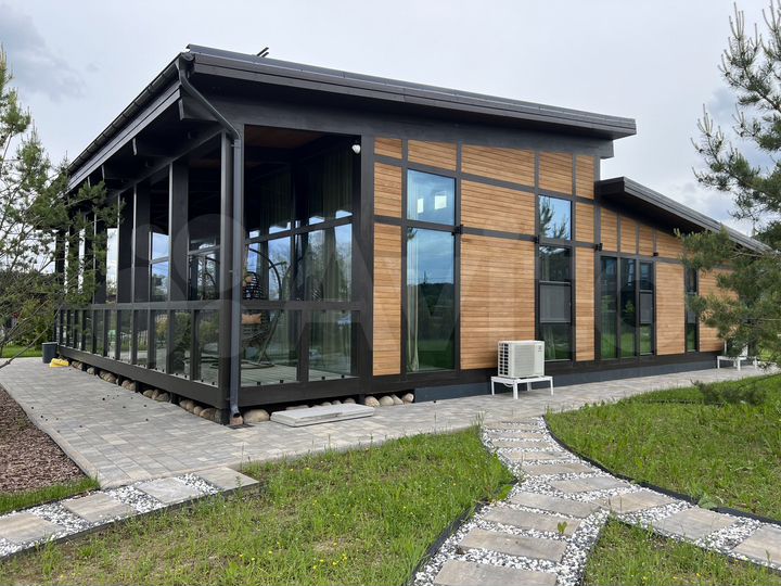 Коттедж 183 м² на участке 15 сот.