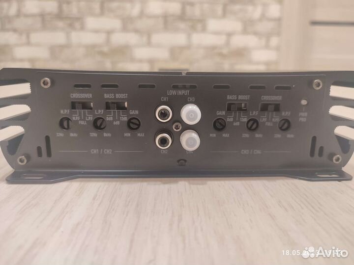 Усилитель 4х канальный с проводами