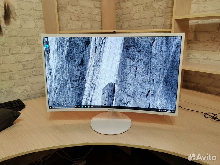 Монитор для компьютера Samsung изогнутый