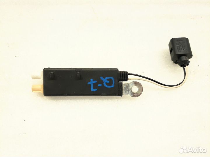 Усилитель антенны Audi Q7 4L 4L0035225B