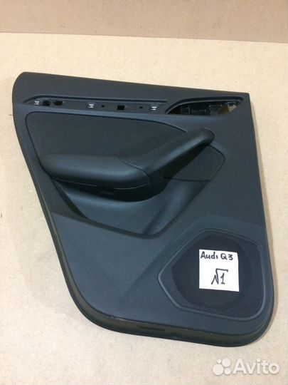 Обшивка двери Audi Q3