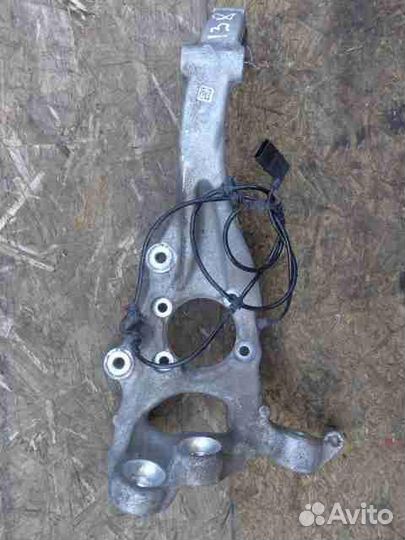 Цапфа/кулак поворотный передний левый Mercedes-Ben