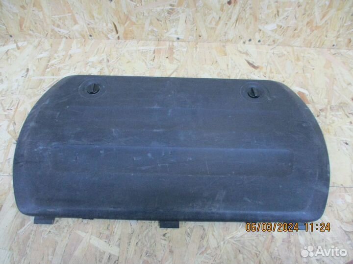 Обшивка крышки багажника Митсубиси Паджеро 4