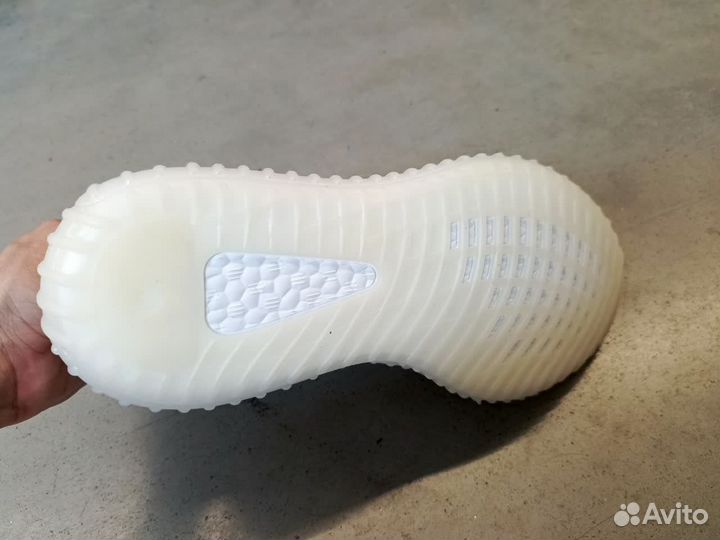 Кроссовки белые Adidas Yeeze 350