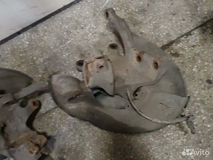 Кулак поворотный передний бмв Е38