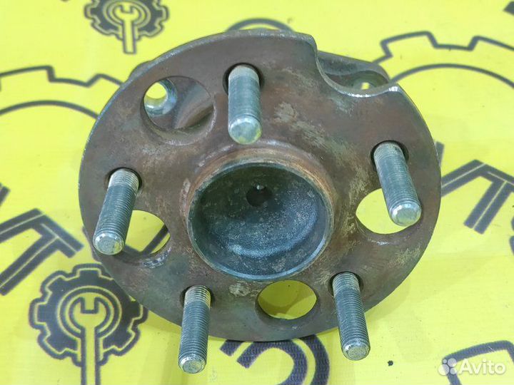 Ступица задняя правая Toyota Harrier GSU30 2grfe