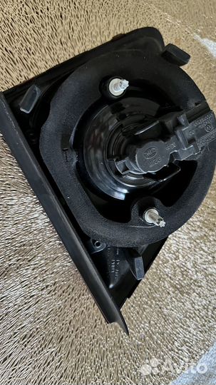 Фонарь в крышку багажника правый