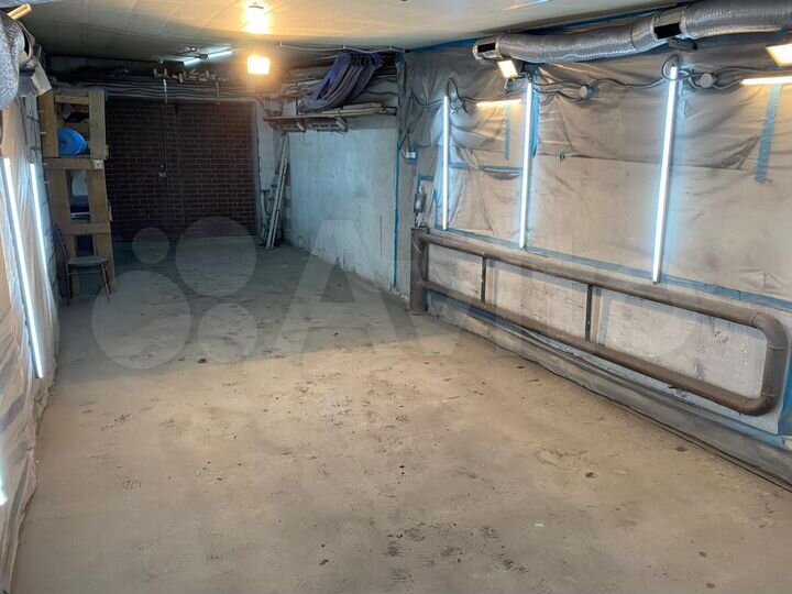 Гараж, > 30 м²