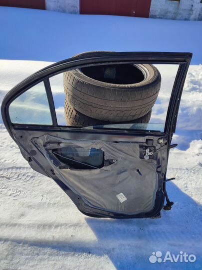 Дверь задняя левая mitsubishi carisma
