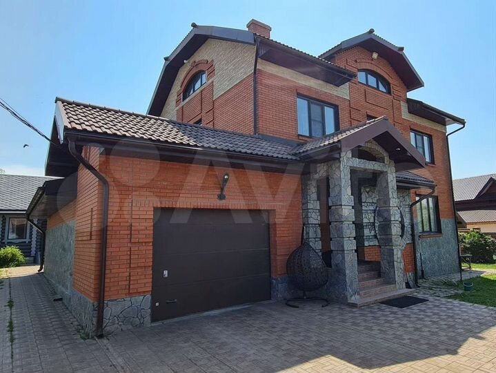 Дом 259,3 м² на участке 15 сот.