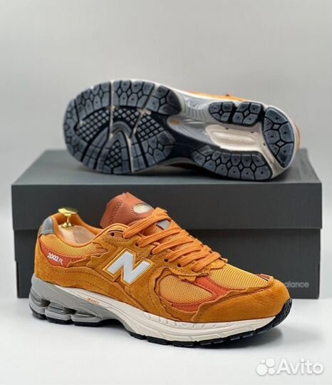 Кроссовки NEW balance 2002R