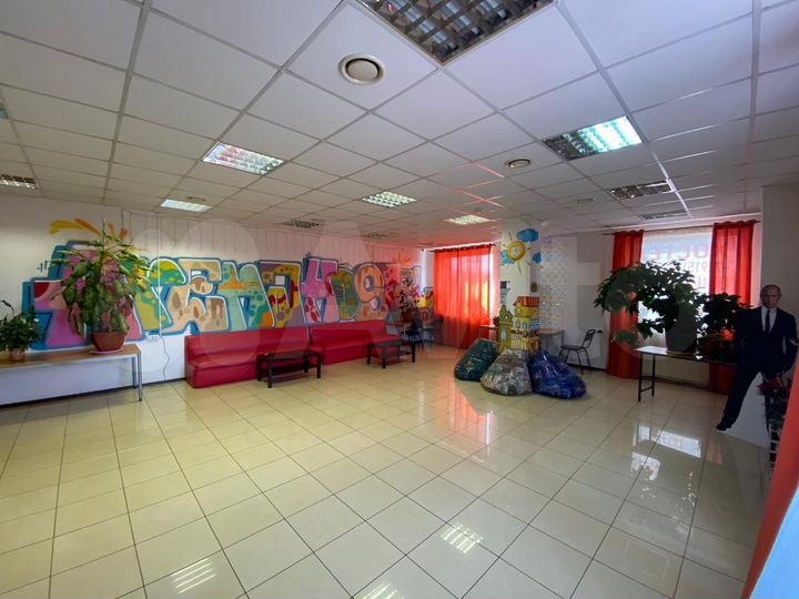 Комната 27 м² в > 9-к., 4/5 эт.