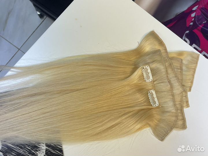 Волосы на заколке