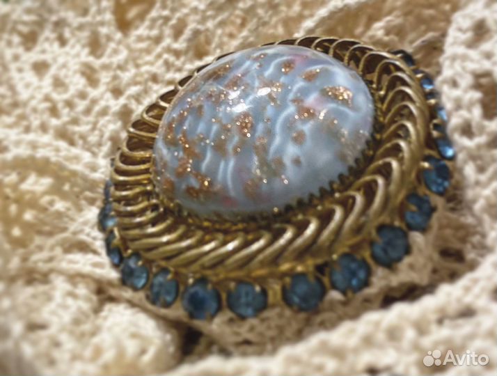 Чешская брошь