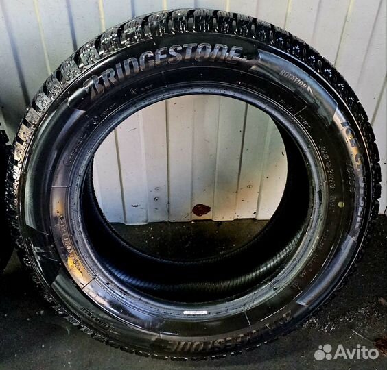 Bridgestone Ice Cruiser 7000S 215/60 R16 95T