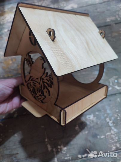 Кормушка для птиц из дерева