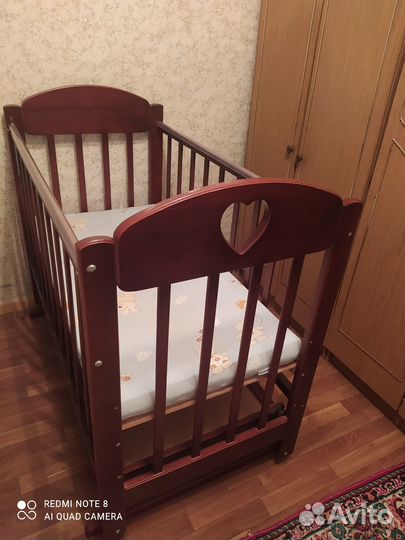 Кроватка детская с ящиком, маятником, матрасом