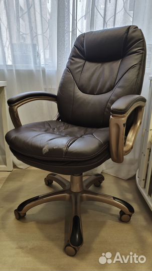 Компьютерное кресло руководителя