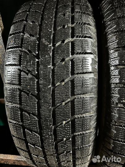 Toyo Observe GSi-5 215/60 R17