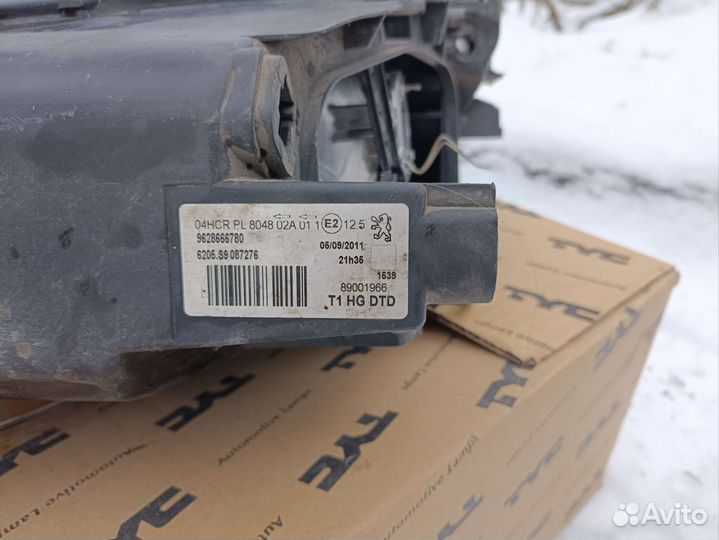 Передняя правая фара на Peugeot 206