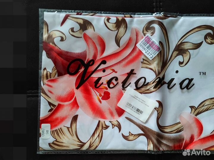 Платок новый с лилиями