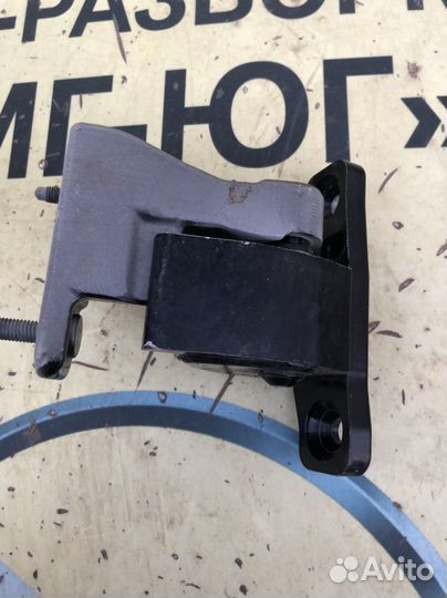 Mercedes W205 комплект петель двери RH перед