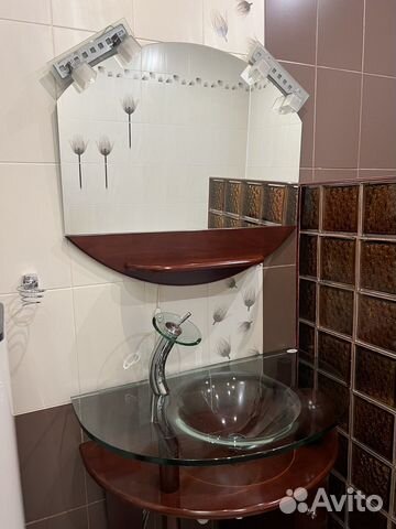 Тумба с зеркалом в ванну