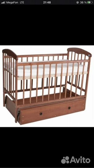 Детская кроватка с маятником