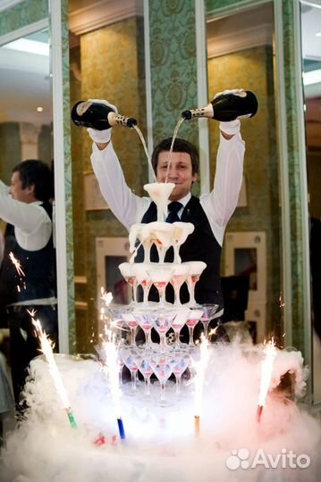 Пирамида из бокалов с шампанским (горка)