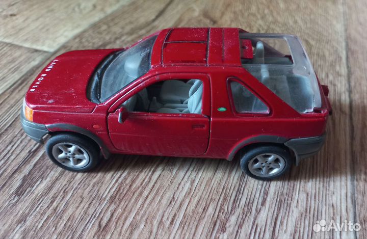 Машинка Welly Land Rover 2001