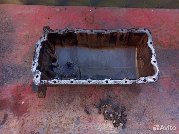 Поддон двигателя Vw golf,bora,passat 023 103 603 n