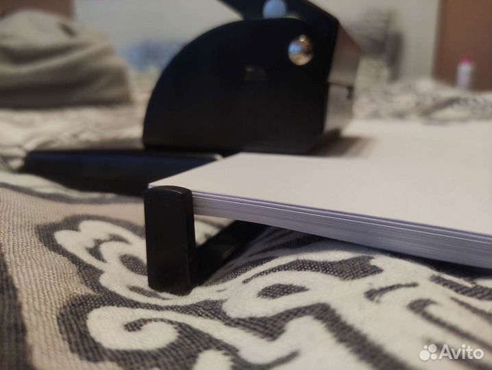 Дырокол для бумаг, мощный