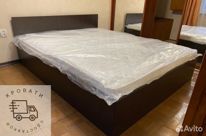 Кровать с матрасом