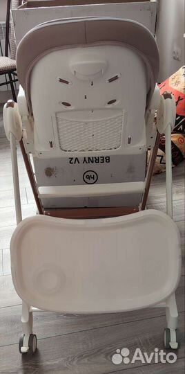 Стульчик для кормления happy baby berny v2 beige