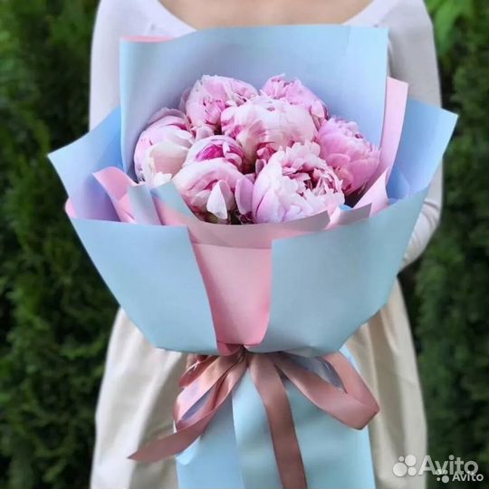 Букет свежих пионов