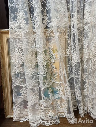 Тюль с красивой вышивкой
