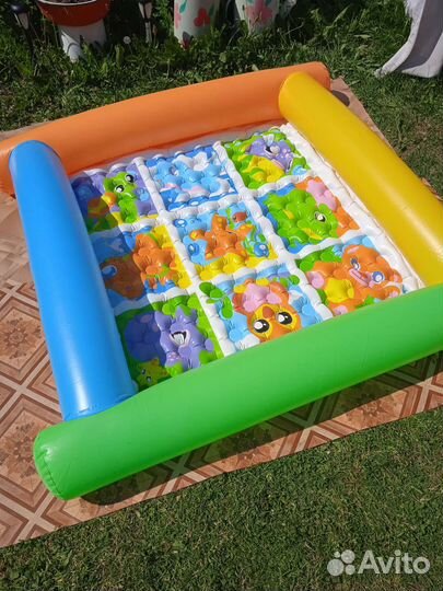 Игровой надувной матрас с бортиками