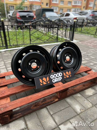 Штампованный диск R15 Largus