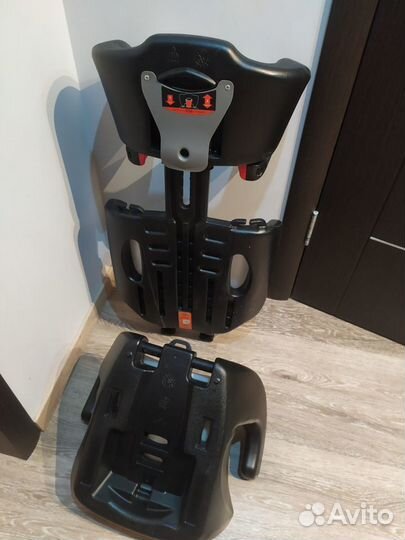 Автомобильное детское кресло (бустер)