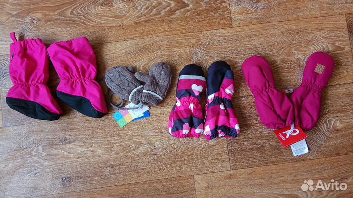 Шлемы, шапки, краги и пинетки на девочку